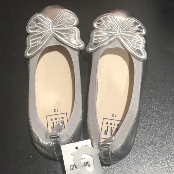 GAP Other - Brand new silver flats